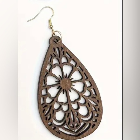 Wood Vintage Carved Flower Pattern Dangle Earrings - Picture 5 of 5